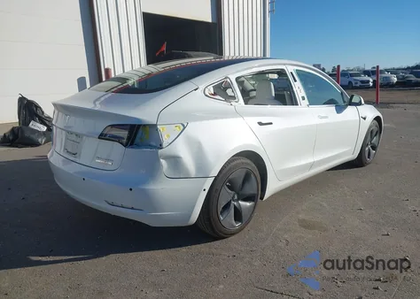 2018 Tesla Model 3 Long Range/Performance z USA, uszkodzony, nr VIN 5YJ3E1EB4JF096703